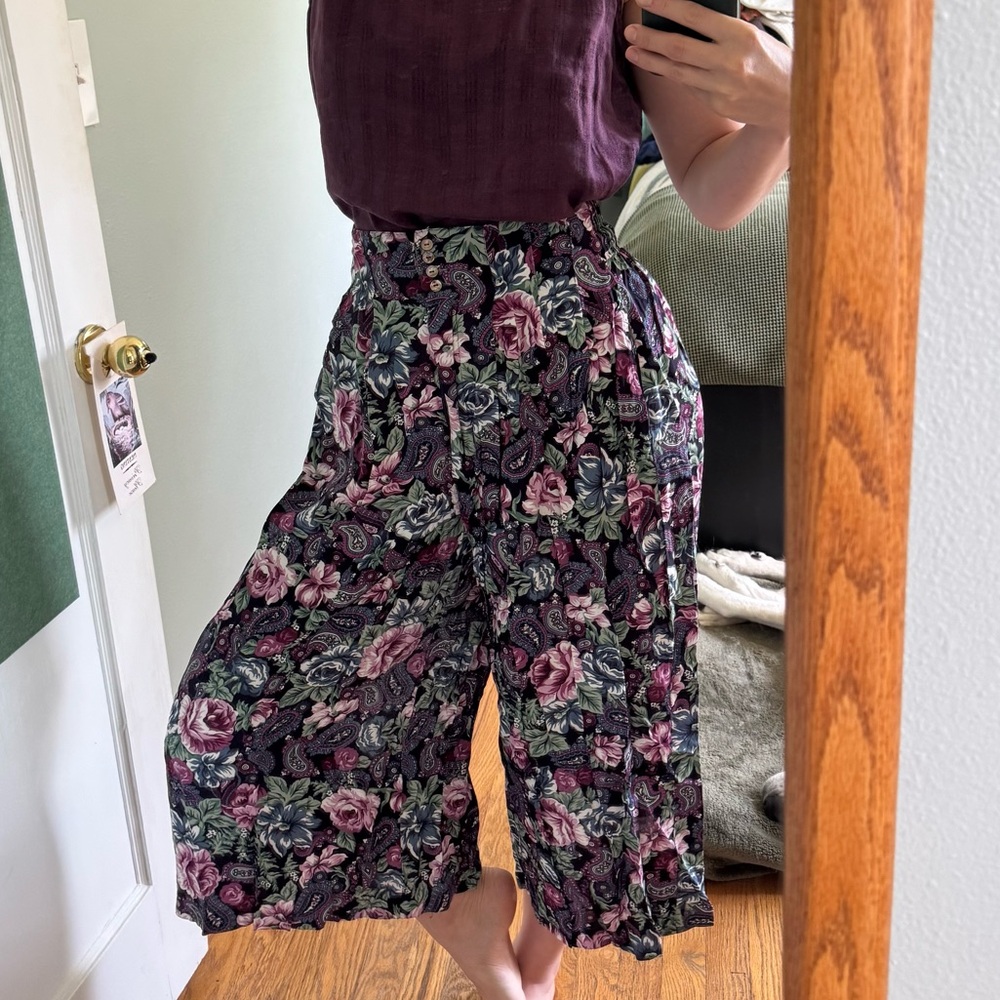 Vintage 90s Rayon Capri length pants floral